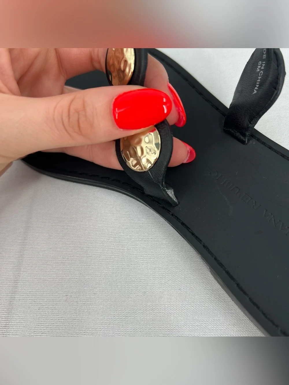 Black Gold accent Leather Toe Ring Sandals 6 old money resort euro summer - Picture 15 of 16